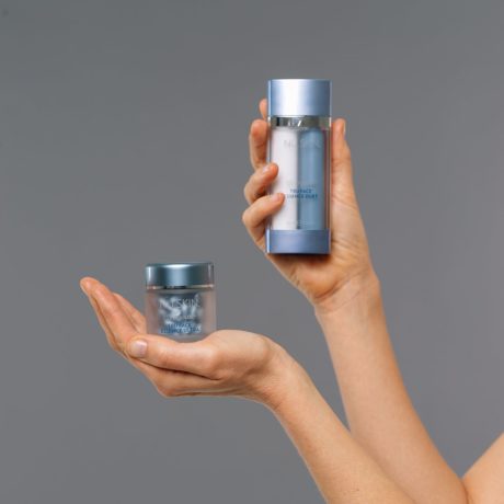 nu-skin-ageloc-tru-face-essence-duet-lifestyle-image-hands