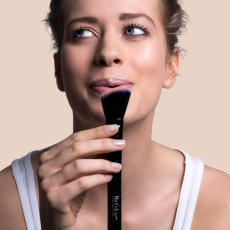 nu-skin-nu-colour-blush-brush-n3-model-image