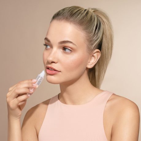 nu-skin-nu-colour-contouring-lip-gloss-model-image