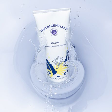 nu-skin-nutricentials-spa-day-creamy-hydrating-masque-in-water-effect-lifestyle-image