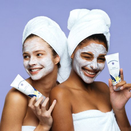 nu-skin-nutricentials-spa-day-creamy-hydrating-masque-women-product-usage-lifestyle-image